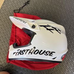 Fast house X bell helmet, Collab
