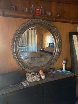 Large Vintage/Ornate Round Wall Mirror – Antique Gold/Champagne Frame