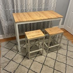 Tavern Table With 2 Backless Stools