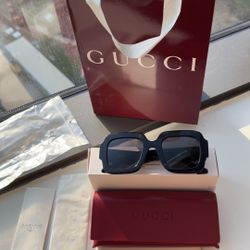 Gucci GG1547S Women’s Black Oversized Frame Sunglasses Shades 