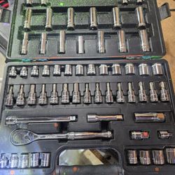 **** SELLS NEW FOR $80+ ****Duralast 3/8in Drive Ratchet/Socket SAE/Metric Tool Set 60 Piece