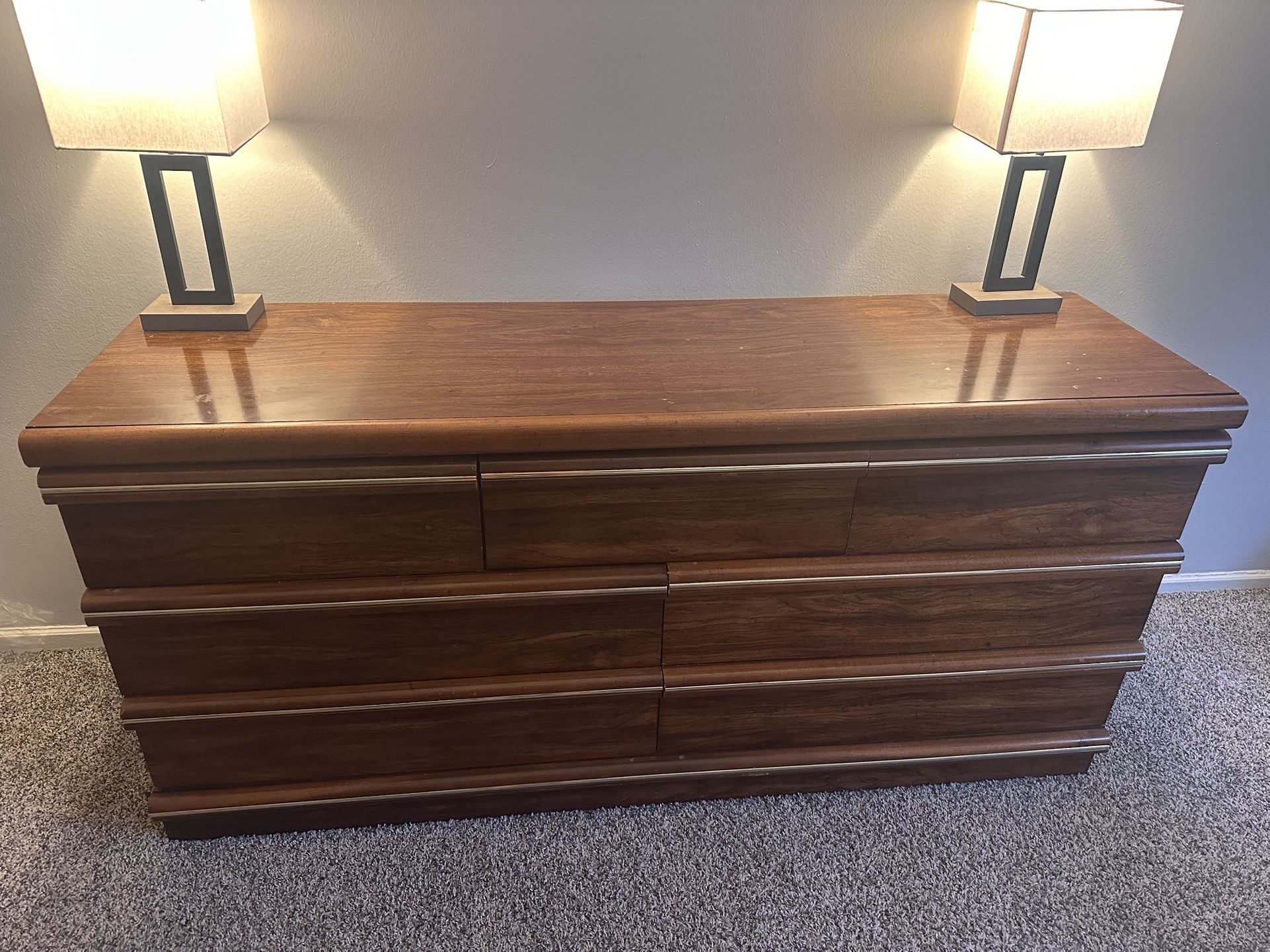 Modern 7-Drawer Wood Dresser – Excellent Condition