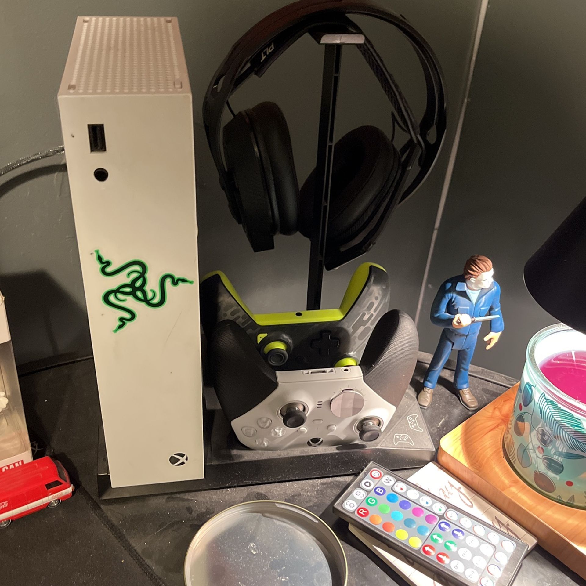 Xbox series S With a 27 Inch Curved Monitor
