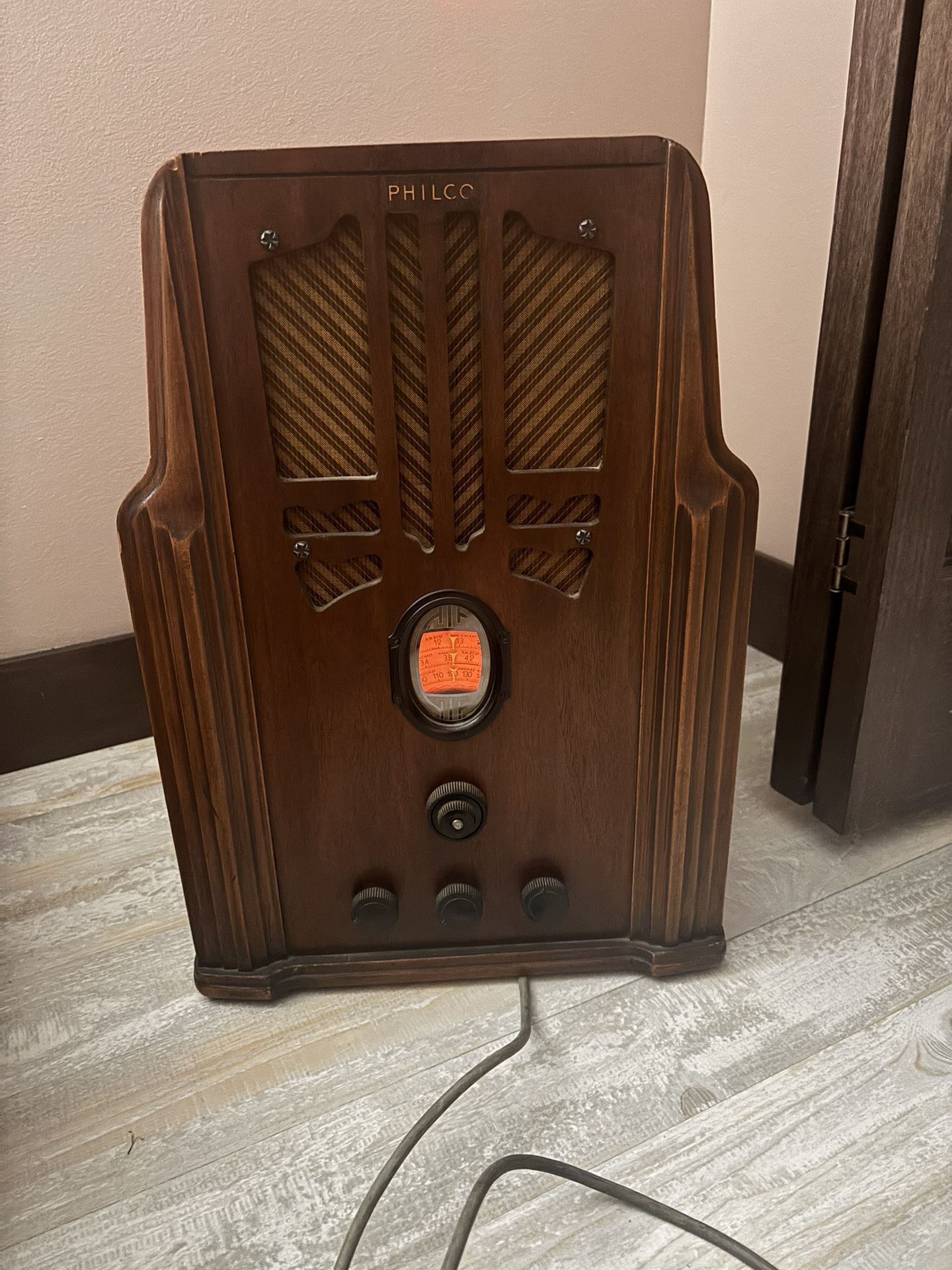 Philco Antique Tombstone Radio