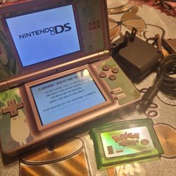 NINTENDO DS LITE WITH CHARGER AND  ONE  GAME  INCLUDED 