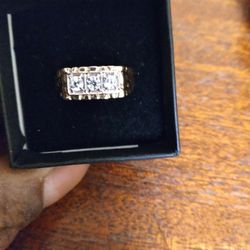 10 Karat Gold Ring With Real Diamonds 