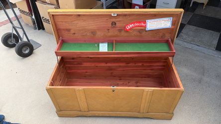 Lane Cedar Chest with Tray