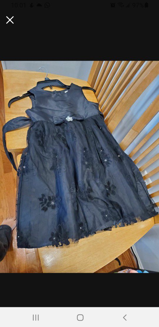 Beautiful Black And Lace Girls Size 7/8 Dress - BLACK SLEEVELESS PLEATED TULLE SPARKLY SATIN HOLIDAY DRESS 

