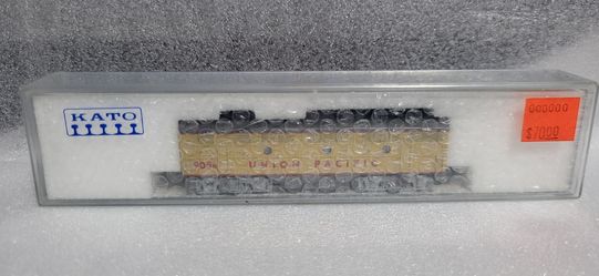Kato N Scale 176-083 Union Pacific EMD F3B Phase II Diesel Locomotive #905B