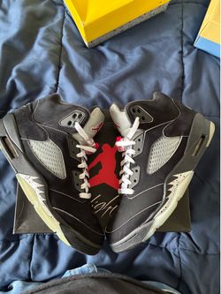 Jordan 5 black metallic size 8.5