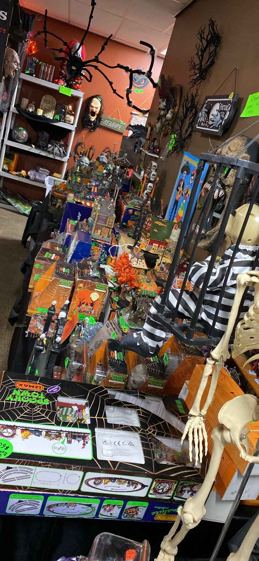 Halloween Lemax Spookytown Galore! Houses, Accent Pieces, Figures. 