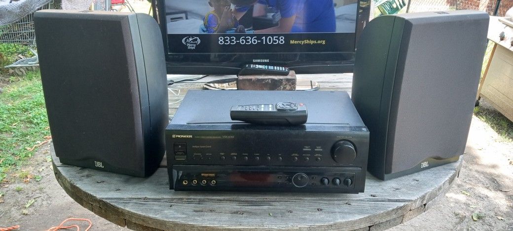 600 Watts Pioneer Receiver With Phono Input & JBL Speakers $250 CASH FINAL PRICE 