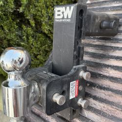 B&W Tow And Stow Hitch