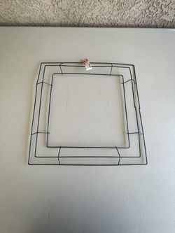 14” Wire Square Wreath