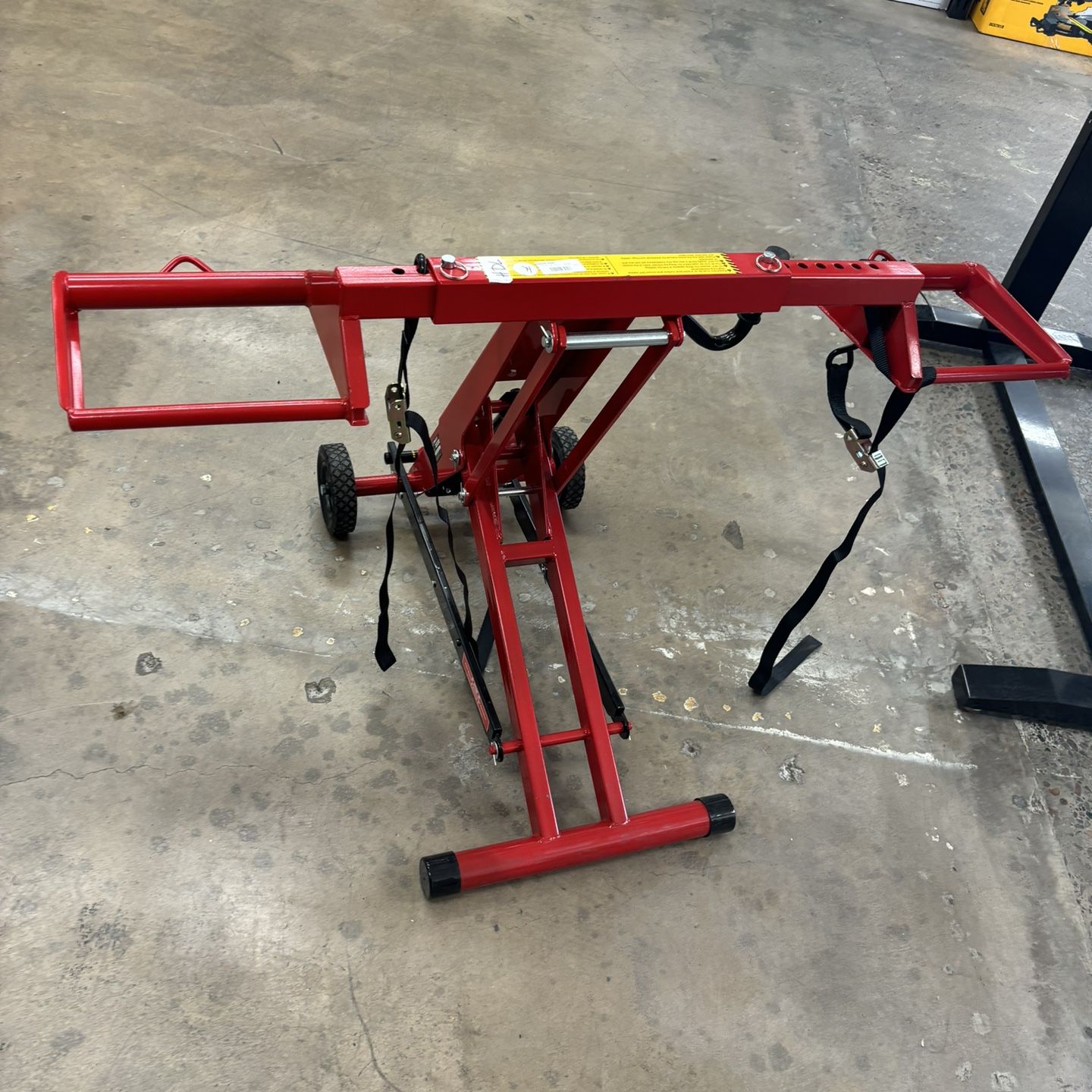 (New & On Sale!) HDL 500 Lawn Mower Lift