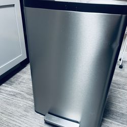 KOHLER 47L Step Trash Bin,Slow-Close Lid,Removable Liner Stainless Steel    USED-Works Good  