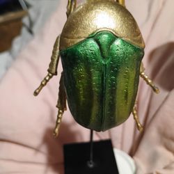 BEETLE LARGE METALLIC ON STAND