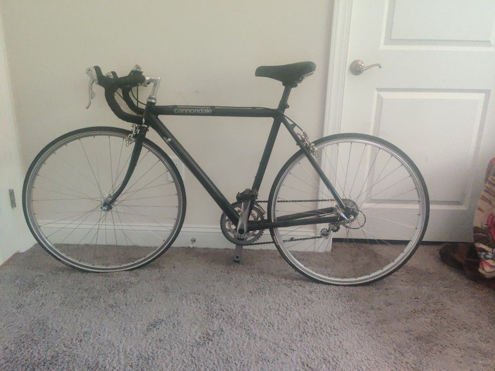 CANNONDALE Road Bike (cycle) $160