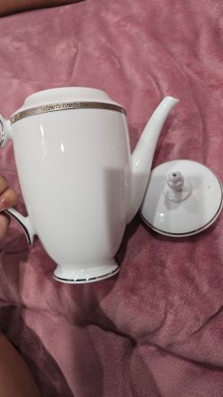 Grand buffet platinum teapot, tetera