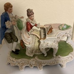 Vintage Antique German Piano Visit > Figurine