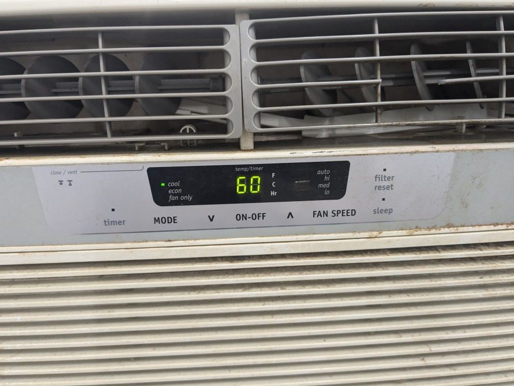 12,000 BTU Window A/C Unit Blows Cold But Needs A CleanUp And A Little TLC
