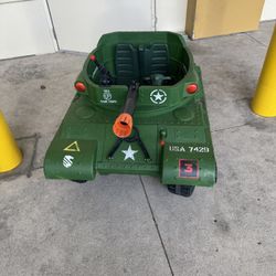 Amazing toy, amazing gift. Like new Thunder Tank