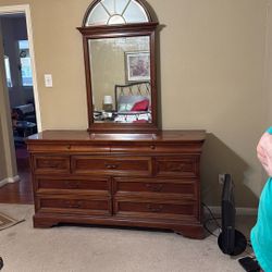 Lexington Dresser With Mirror 