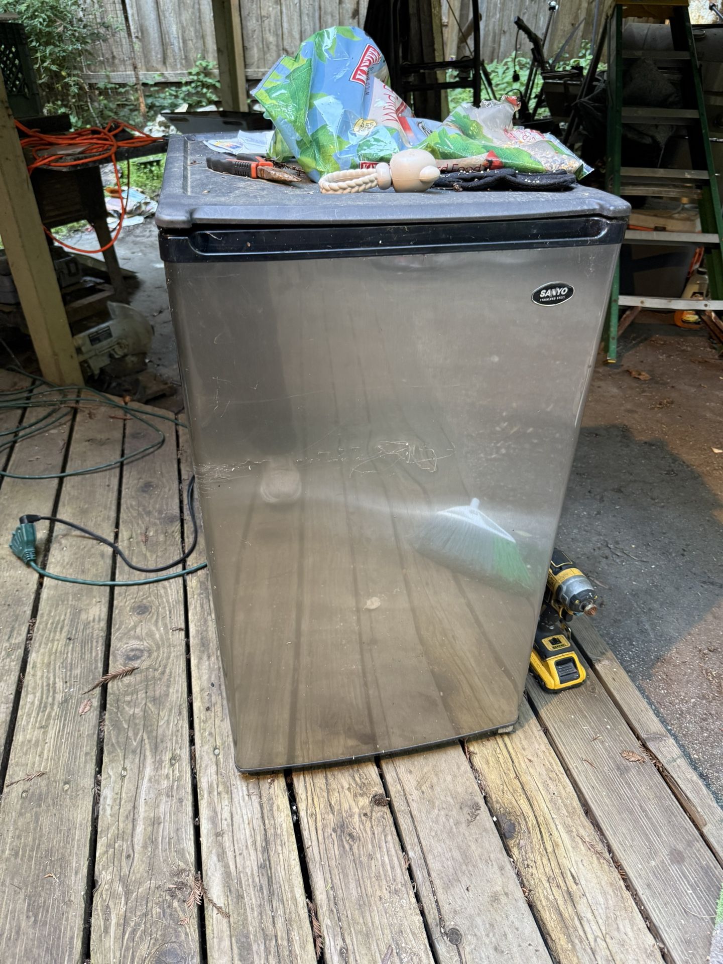 Sanyo mini Fridge