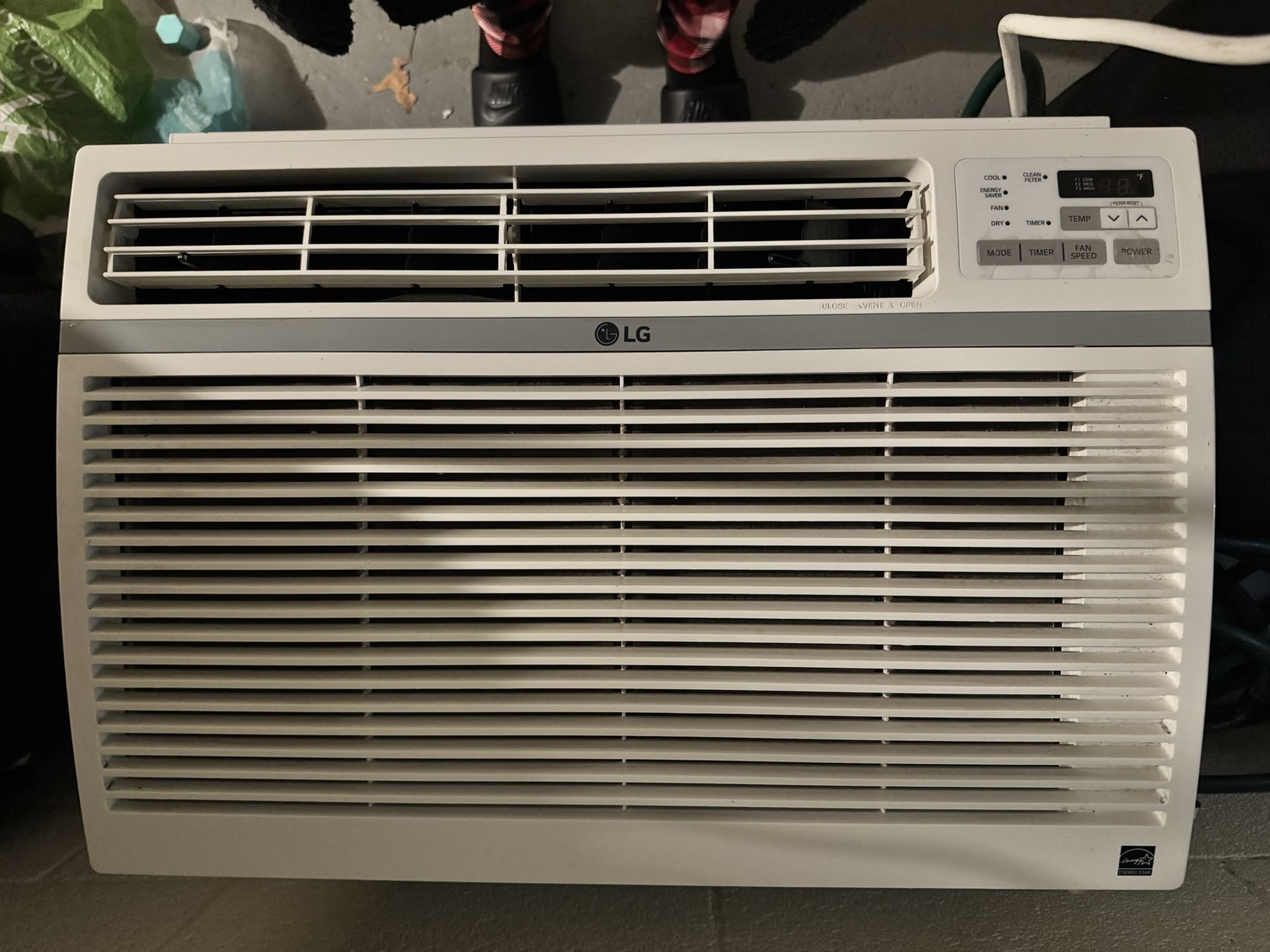 LG (R-32) 15,000 BTU WINDOW AIR CONDITIONER