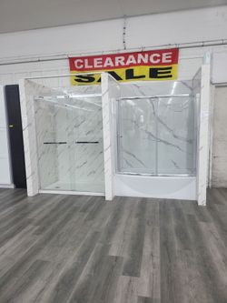 Bathtub & Glass Doors