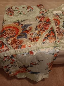 Queen Size Comforter Skirt With Pillow Cases