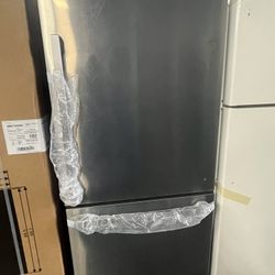 Refrigerator Hisense 31”.1 New 