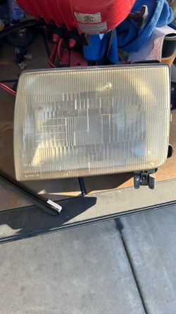 Nissan Frontier Head Lamp