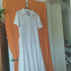 Long White Two Pockets In The Front Dress