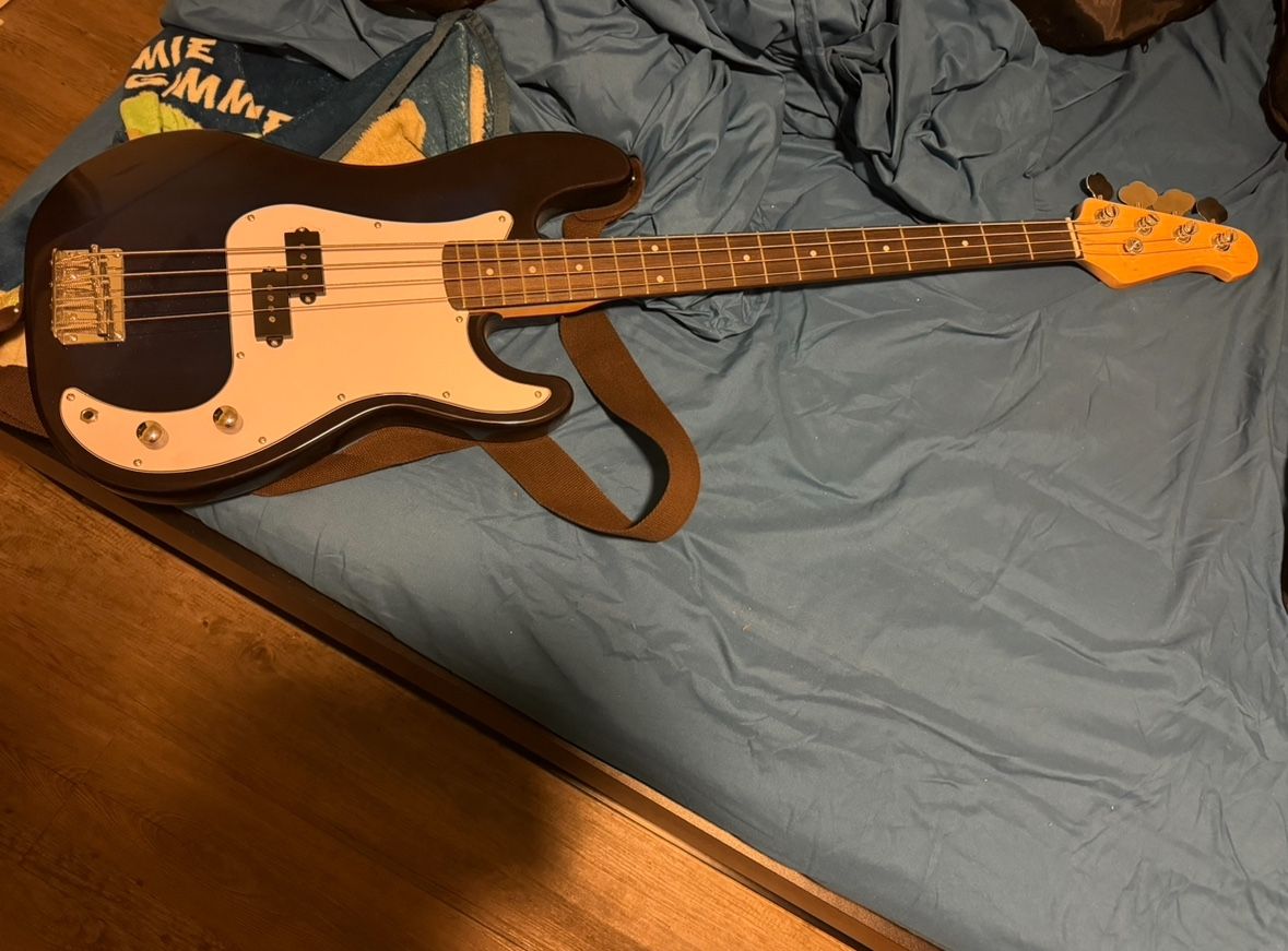 Donner Electric Bass