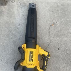 20V MAX 125 MPH 450 CFM Brushless Cordless Handheld Leaf Blower with Concentrator Nozzle (Tool Only)