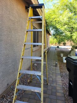 10 ft Stanley fiberglass ladder