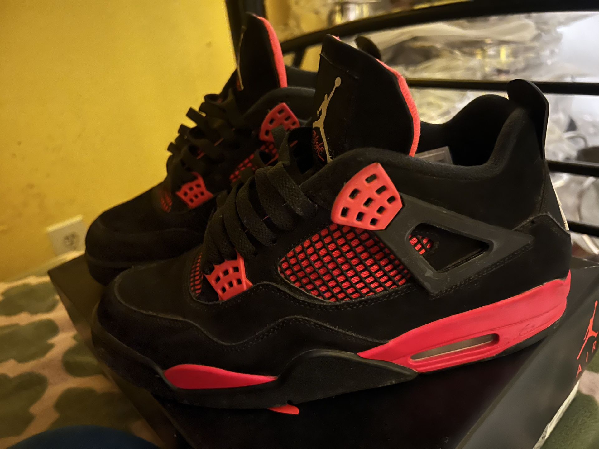 Jordan 4 Red Thunder for Sale in Seattle, WA - OfferUp