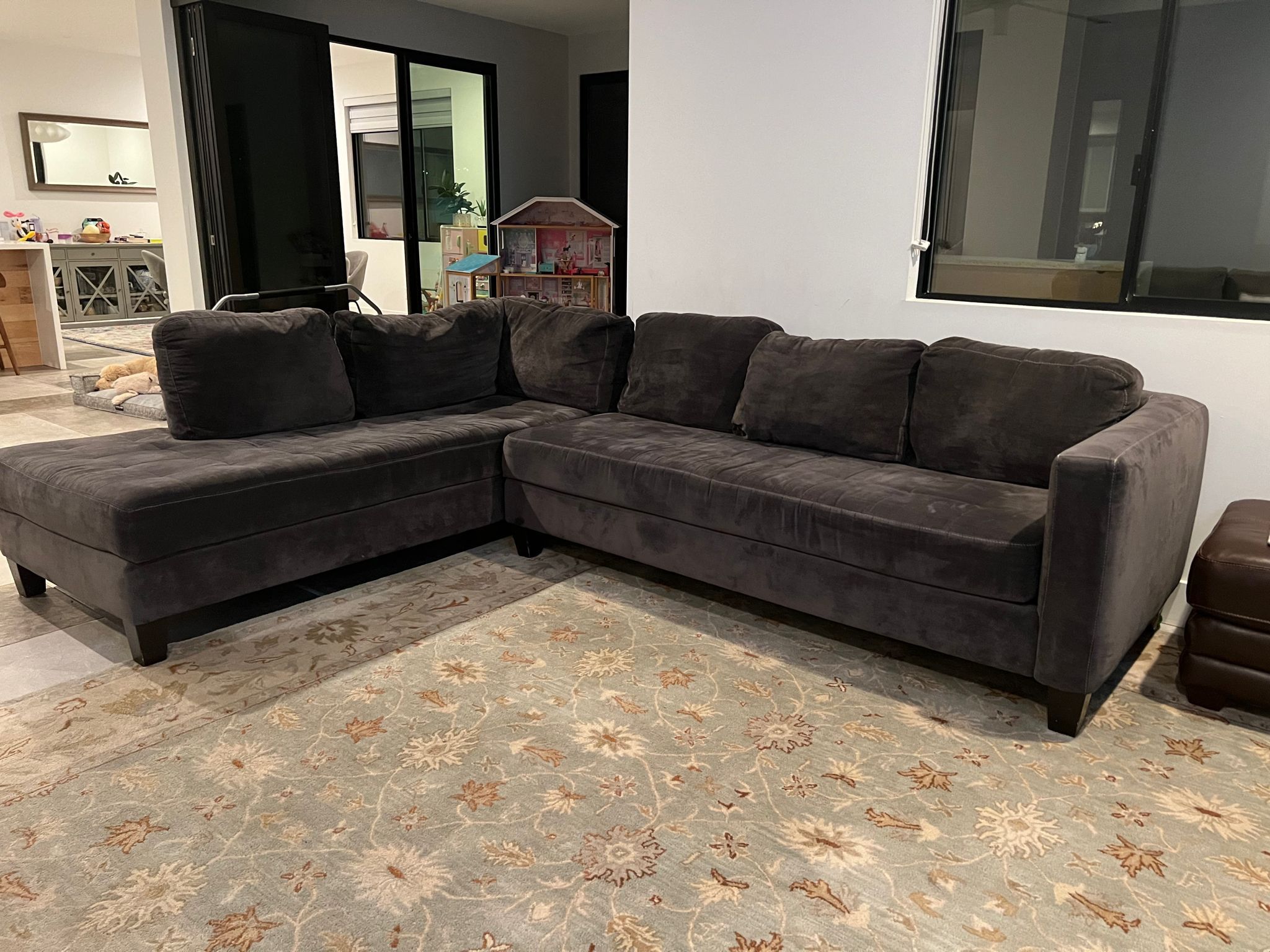 Sectional Couches 