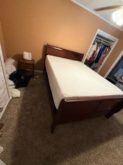 Queen sleigh bed/mattress/box spring