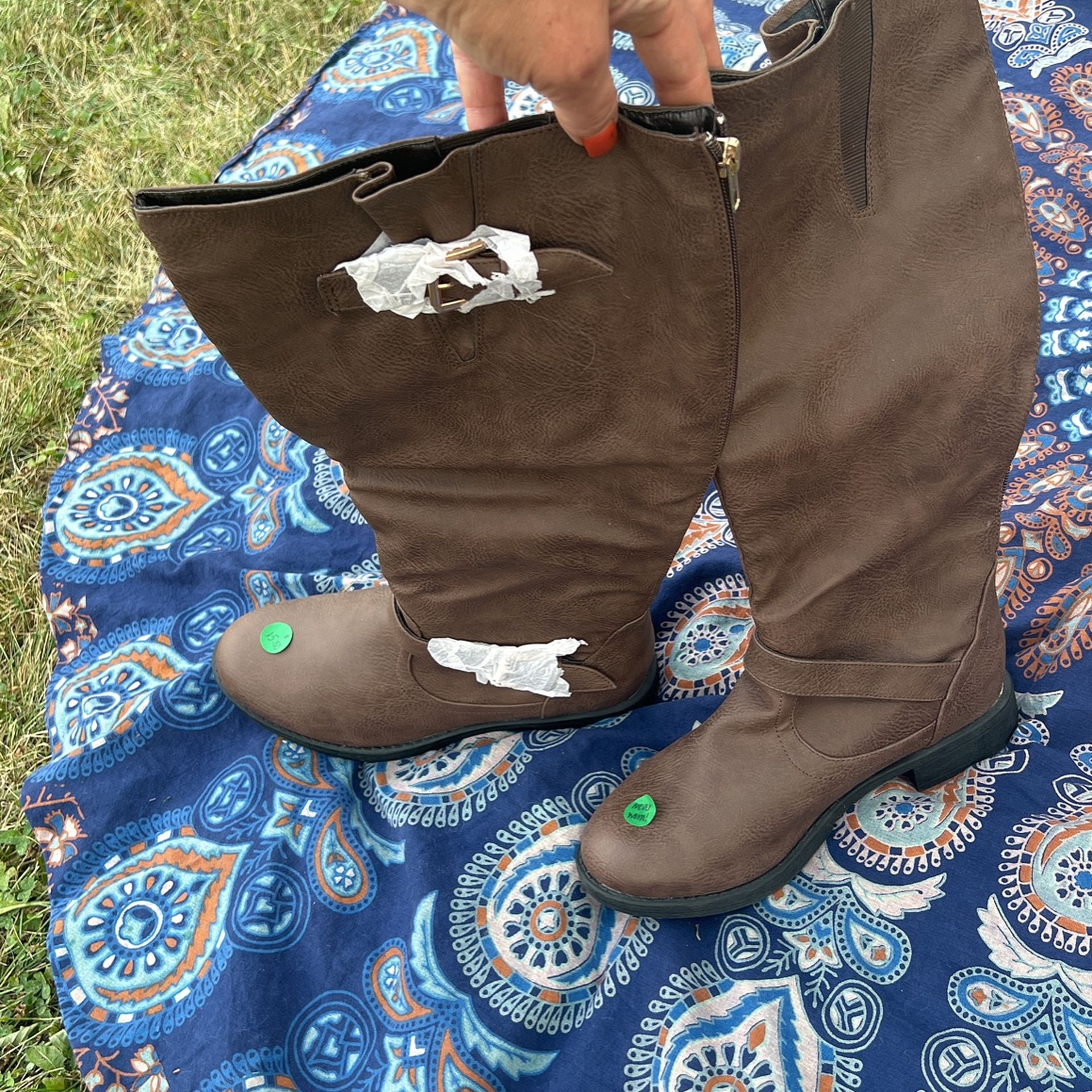 Boots. 8 Wide 