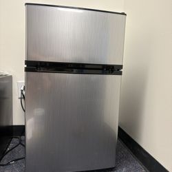 Insignia Mini Fridge Stainless Steel 3.1 Cubic Ft