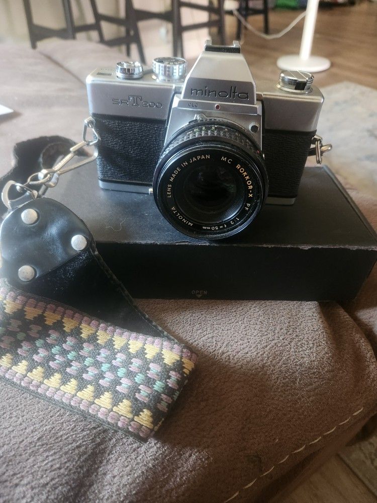 Minolta SRT 200 35 Camra 