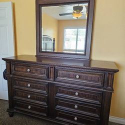 Hawaiian Bed Set With Dresser And Mirror