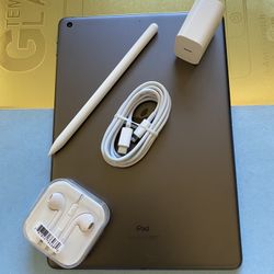 Apple IPad 8th Generation (10.2” Retina /Latest 18/ 2020 model) 32GB with stylus pen, keyboard & Accessories 