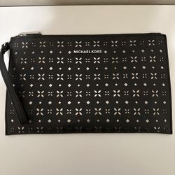 Michael Kors Wristlet 