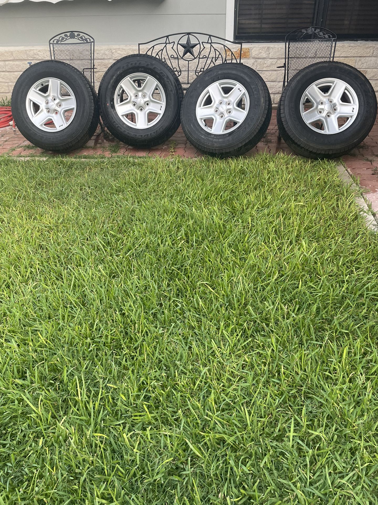 Jeep Gladiator Or Jeep Wrangler Bridgestone Dueler H/T 245/75R17 H/T. 5 Wheels And A Spare. New.  And Tires. 