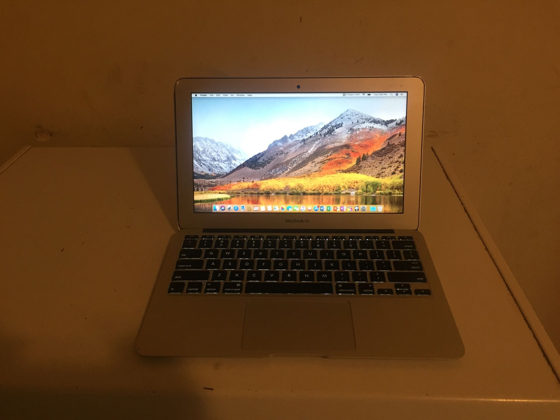 MacBook Air 2014 i5 8GB 128 solid state hard drive