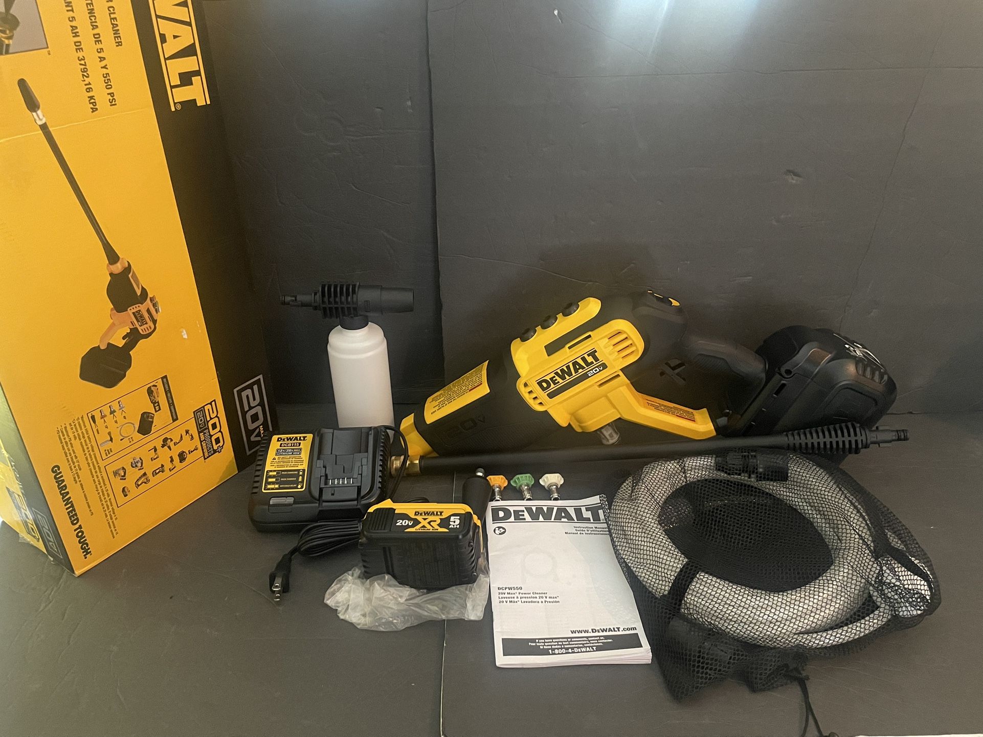 DEWALT 20V MAX 550 PSI For 1.0 GPM Cold Water Cordless Electric Power Cleaner with 4 Nozzles, (1) 5.0 Ah Battery and Charger