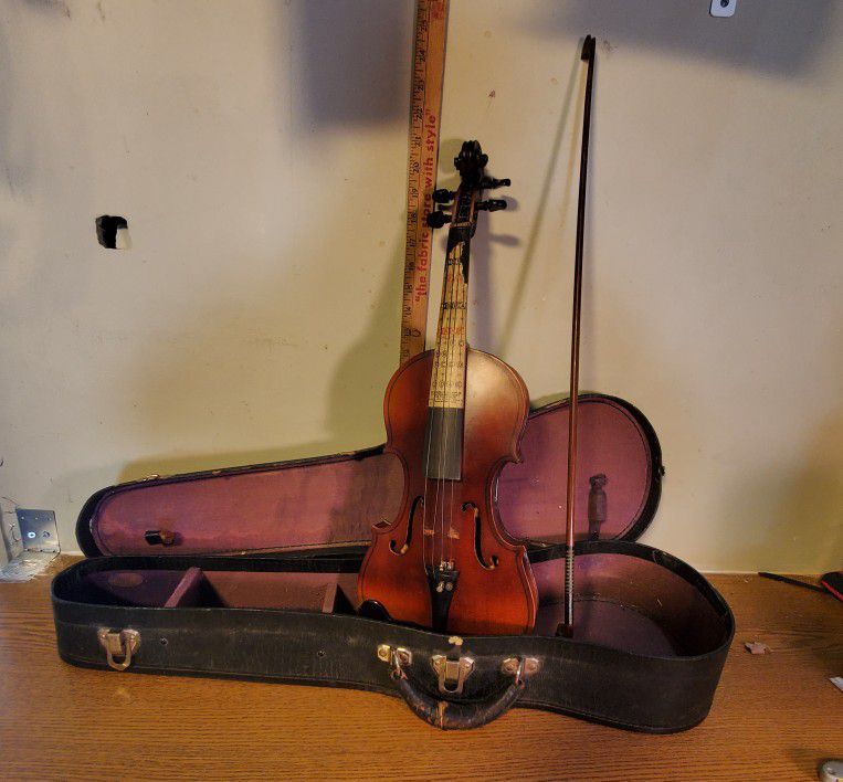 Vintage Jackson-Guldan Violin Co. Antonius Stradivarius Cremonenfis Faciebat Anno 17 violin.